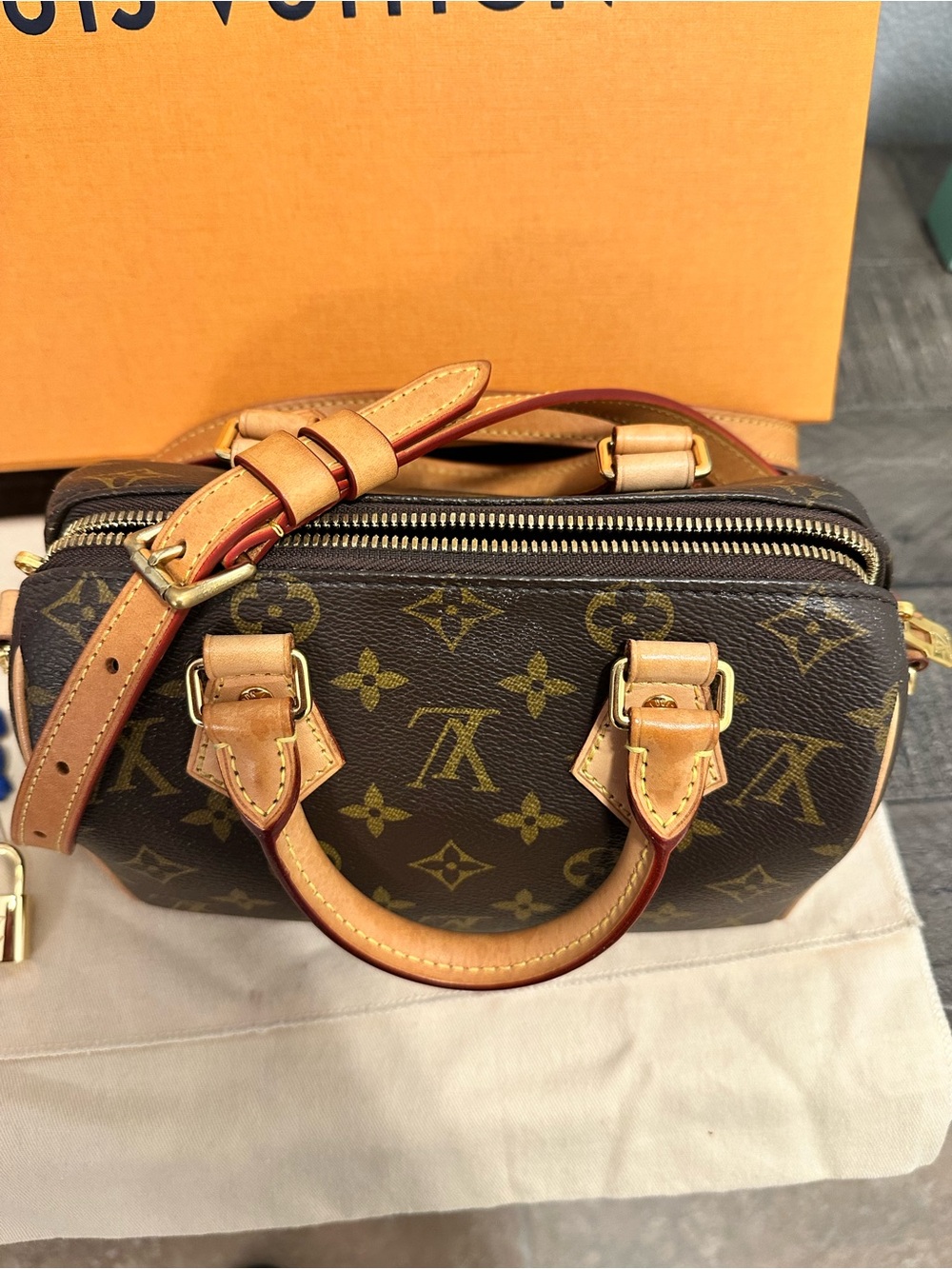 Louis Vuitton Monogram Canvas Speedy Bandoulière 20 - Picture 3 of 16